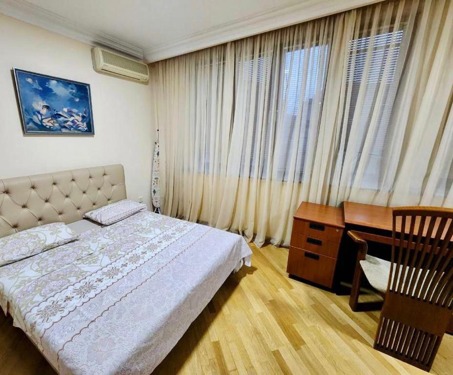 Family Spacious 3 Bedroom Apartment In The Middle Of City Center, Next To North Avenue 耶烈万 外观 照片