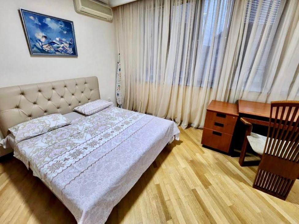 Family Spacious 3 Bedroom Apartment In The Middle Of City Center, Next To North Avenue 耶烈万 外观 照片